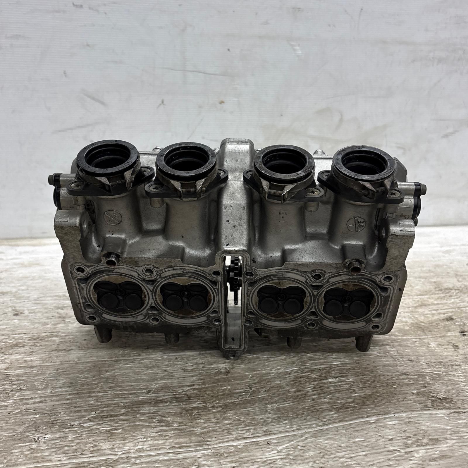 シリンダーヘッド