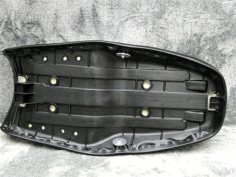 即*ン様 NC36 新あんこ E4黒 カスタムシート/CB400fourチョビ三 NC36 黒E4柄 カスタムシート /チョビ三CB400four ヨンフォア