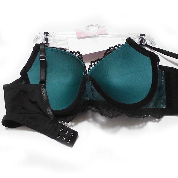 新品・未使用]Exabra 淡いグリーンのブラジャーショーツセット