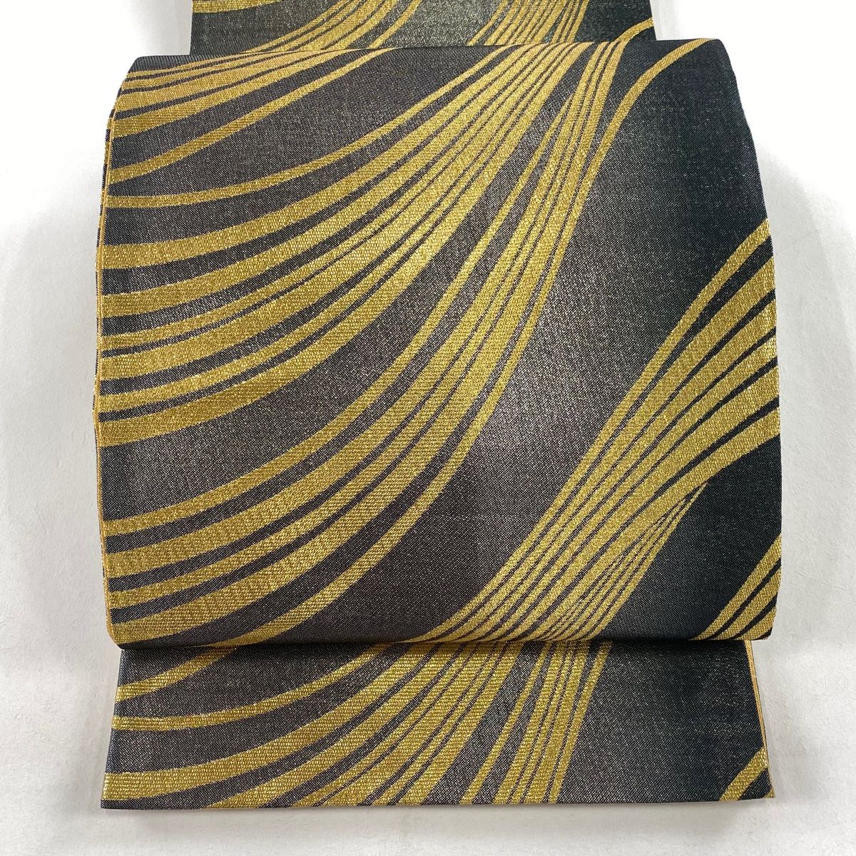 美品】 袋帯 秀品 幾何学模様 箔 黒灰 全通 正絹 【中古】 - メルカリ