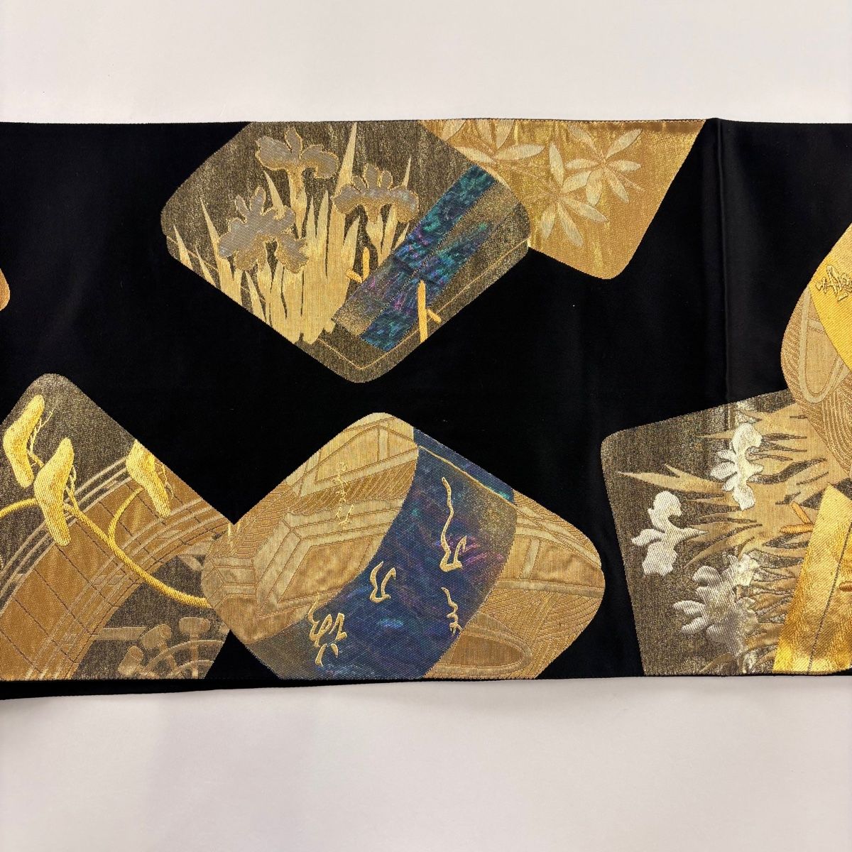 袋帯 名品 三趣蒔絵硯箱 螺鈿箔 金糸 黒 お太鼓柄 正絹 【中古