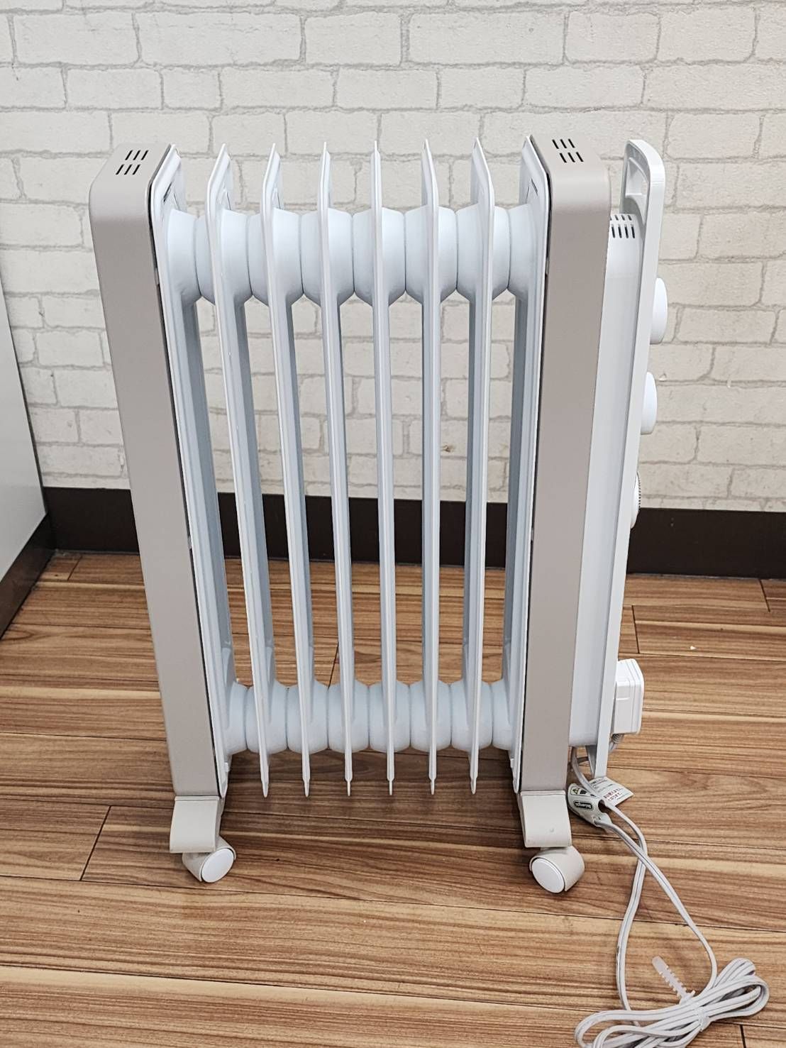 2 ♥ 展示品 DeLonghi デロンギ RHJ21F0812 オイルヒーター VERTICALDO 箱なし WWW_KANDAIZUMI_COM