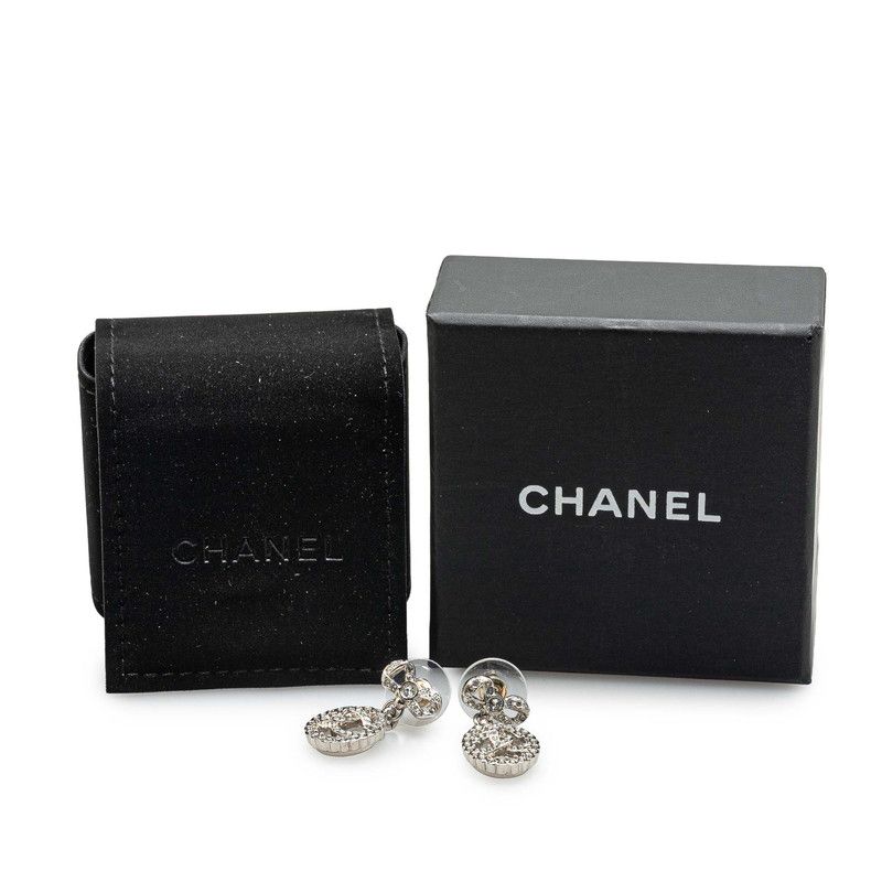 CHANEL シャネル　ピアス　ココマーク　リボン　ラインストーン　グレー CHANEL ピアス 片耳のみ 2022年 ラインストーン リボン ココ