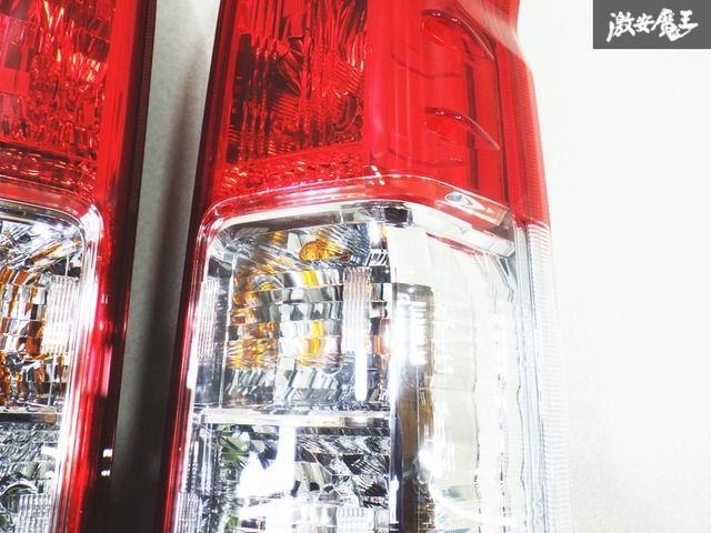 【美品　送料無料】トヨタ 200系ハイエース純正後期テールランプ　左 ※新車外し 新車外し】【送料無料】トヨタ 200系ハイエース純正後期
