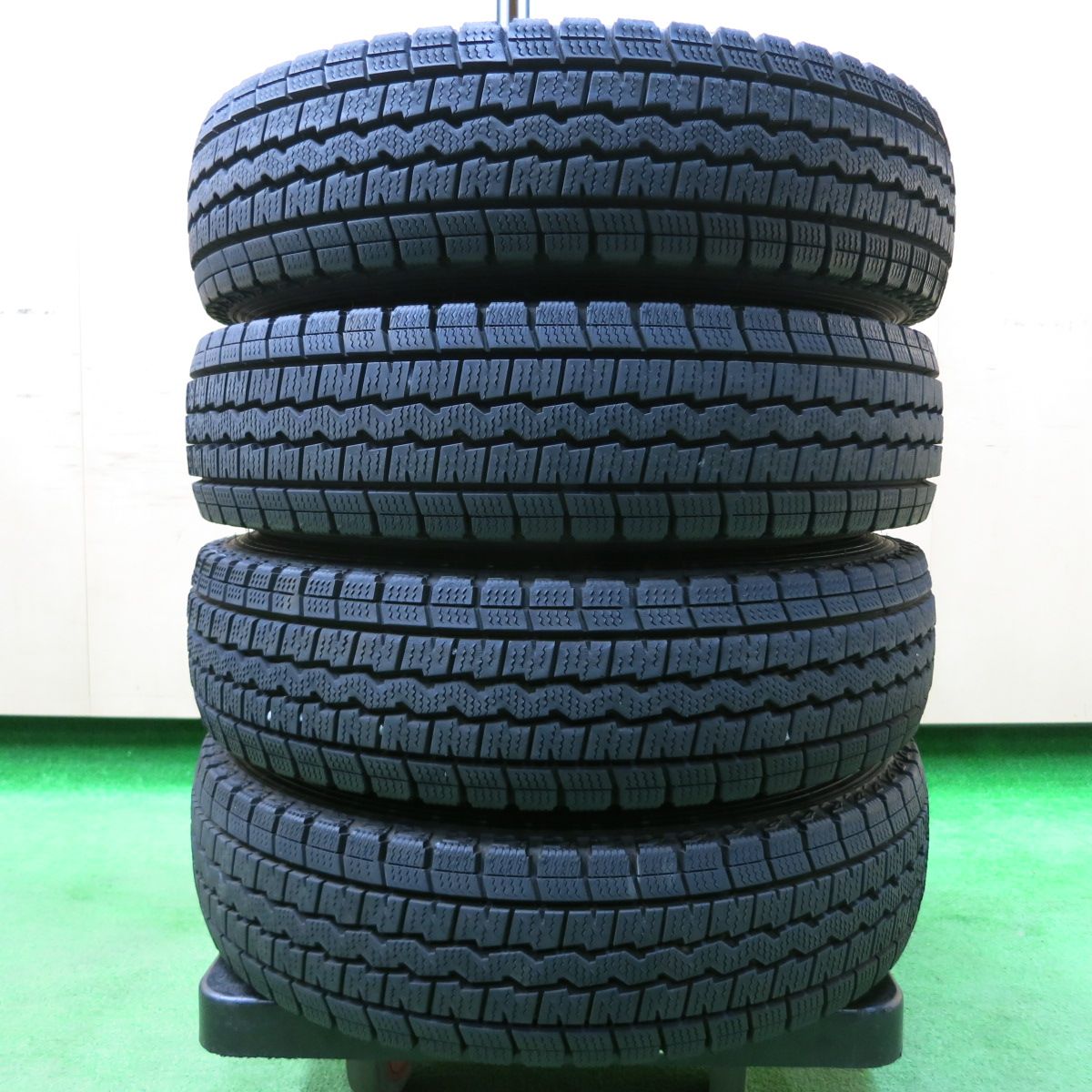 送料無料*バリ溝！22年！キレイ！9.5分☆スタッドレス 145R12 