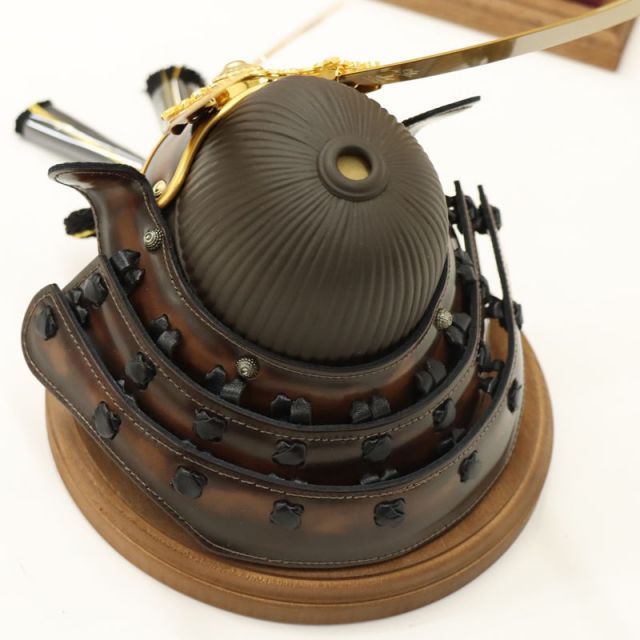 雄山 Armadura 呂武 兜飾り 7号 工芸品 ハンドメイド こどもの日 五月人形】7号 Armadura 呂武 兜飾り〈雄山作〉[245-247] | 五月