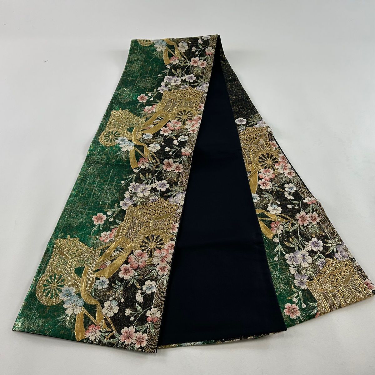 袋帯 美品 秀品 振袖向き 御所車 桜 金糸 箔 緑 六通 正絹