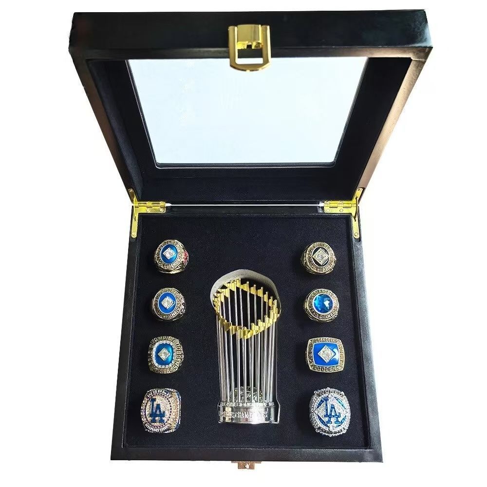 非売品　ドジャース 大谷翔平 チャンピオンリング 特製ケースミニトロフィーセット 非売品 ドジャース 大谷翔平 チャンピオンリング 特製ケースミニ