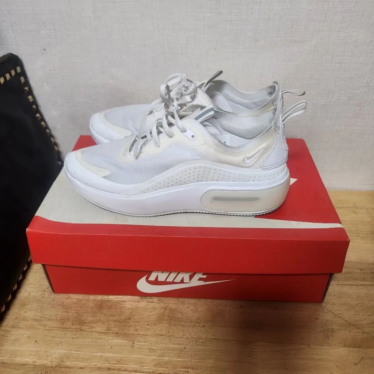 NIKE ナイキ エアマックス ディア 白 レディース スニーカー