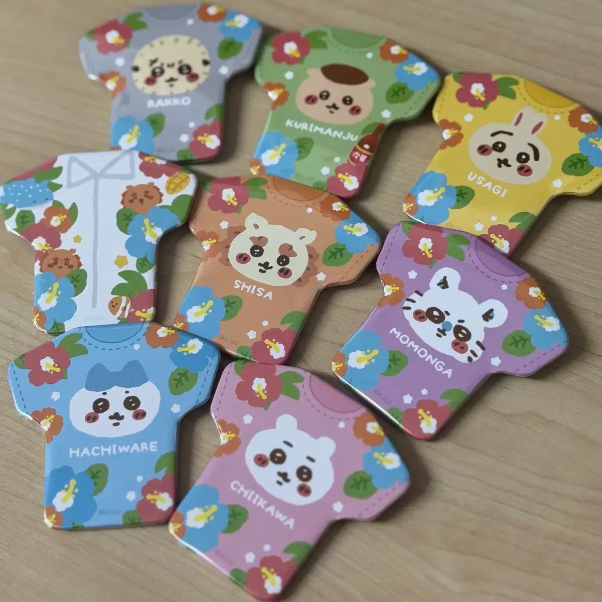 【雷市場（ポンジャン）商品韓国直送】 ちいかわ ハチワレ シーサー シャツ バッジ まとめ売り