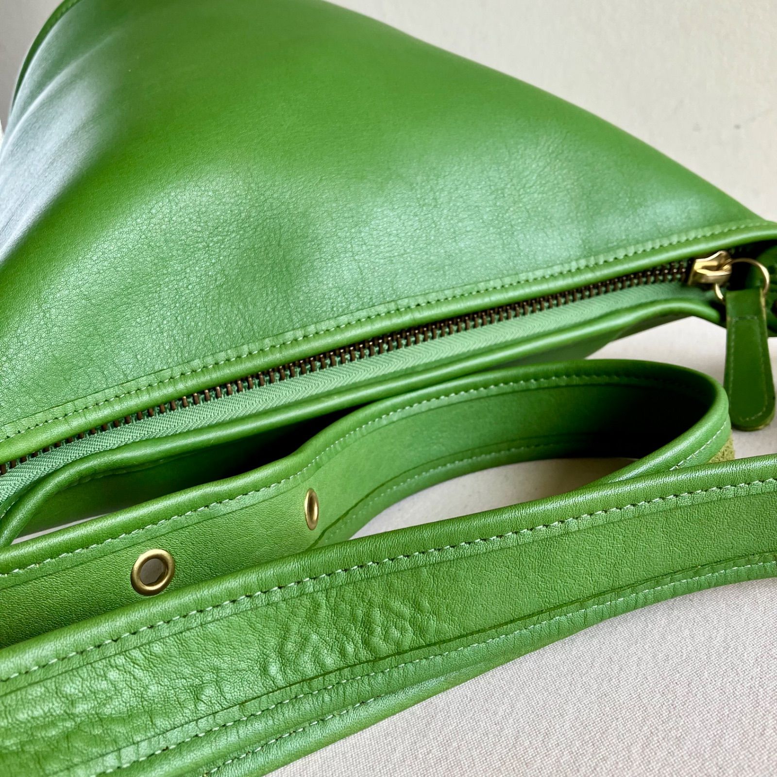 Vintage Coach Helen's Legacy Leaf Green Duffle Sac M Bucket