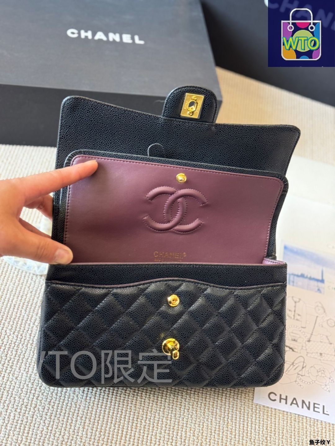 【高級感溢れるデザインが特徴！】CHANEL フラップバッグ 高級感溢れるプレートロゴ☆】CHANEL フラップバッグ ハンドル