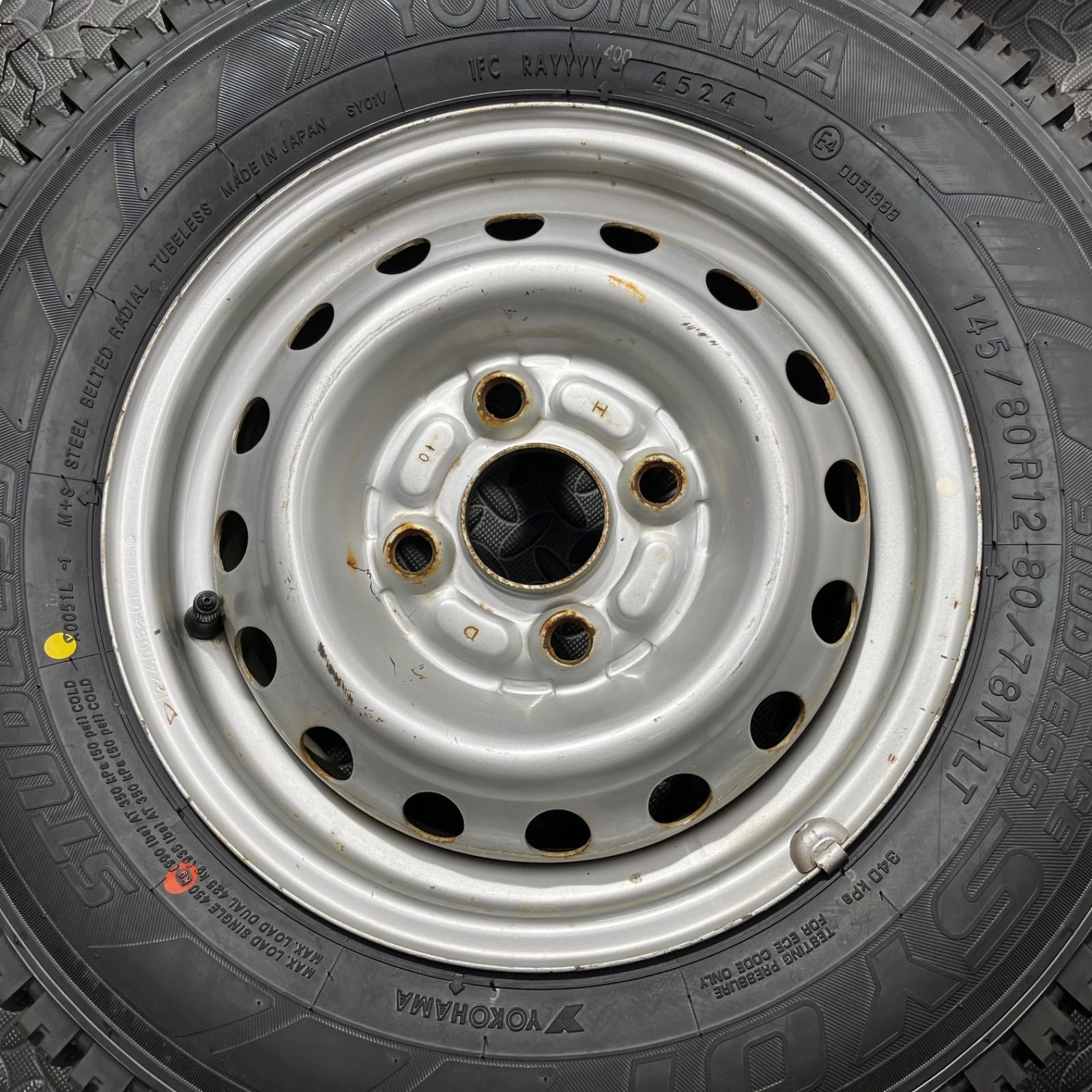 スタッドレスタイヤ