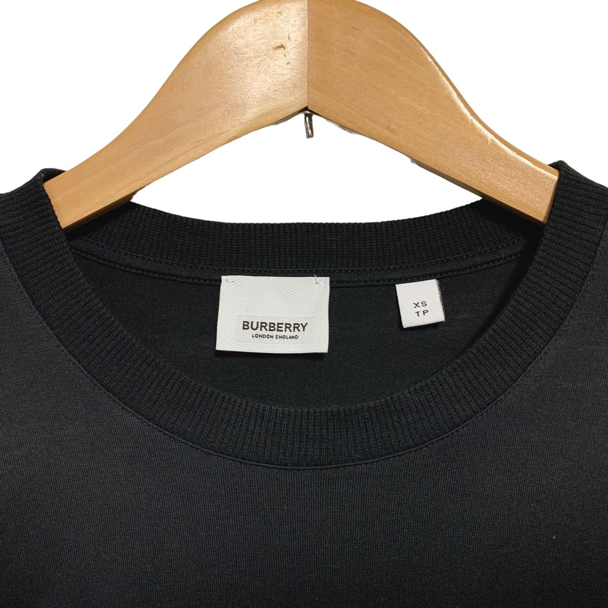 中古】 BURBERRY バーバリー Tシャツ・カットソー ロゴアップリケ Tシャツ 8057251 ブラック サイズXS 23029115 YU -  メルカリ