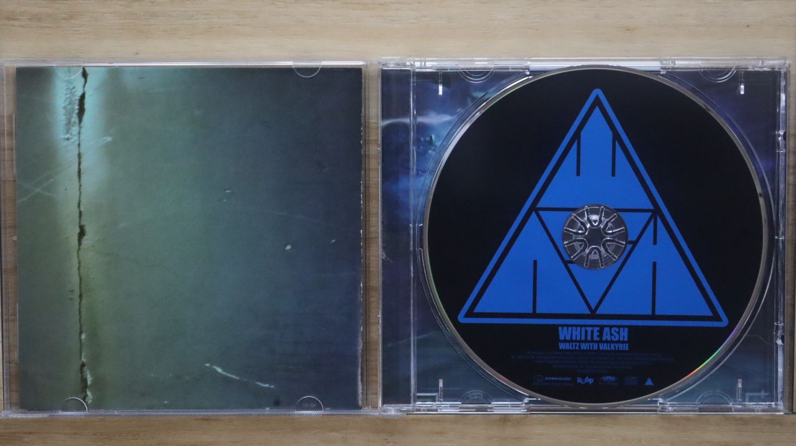8cm CD ホワイトタイガース 魔法の国の冒険者 ジャケcute人気盤 Yusuke Nakamura - Yusuke Nakamura added a new photo.