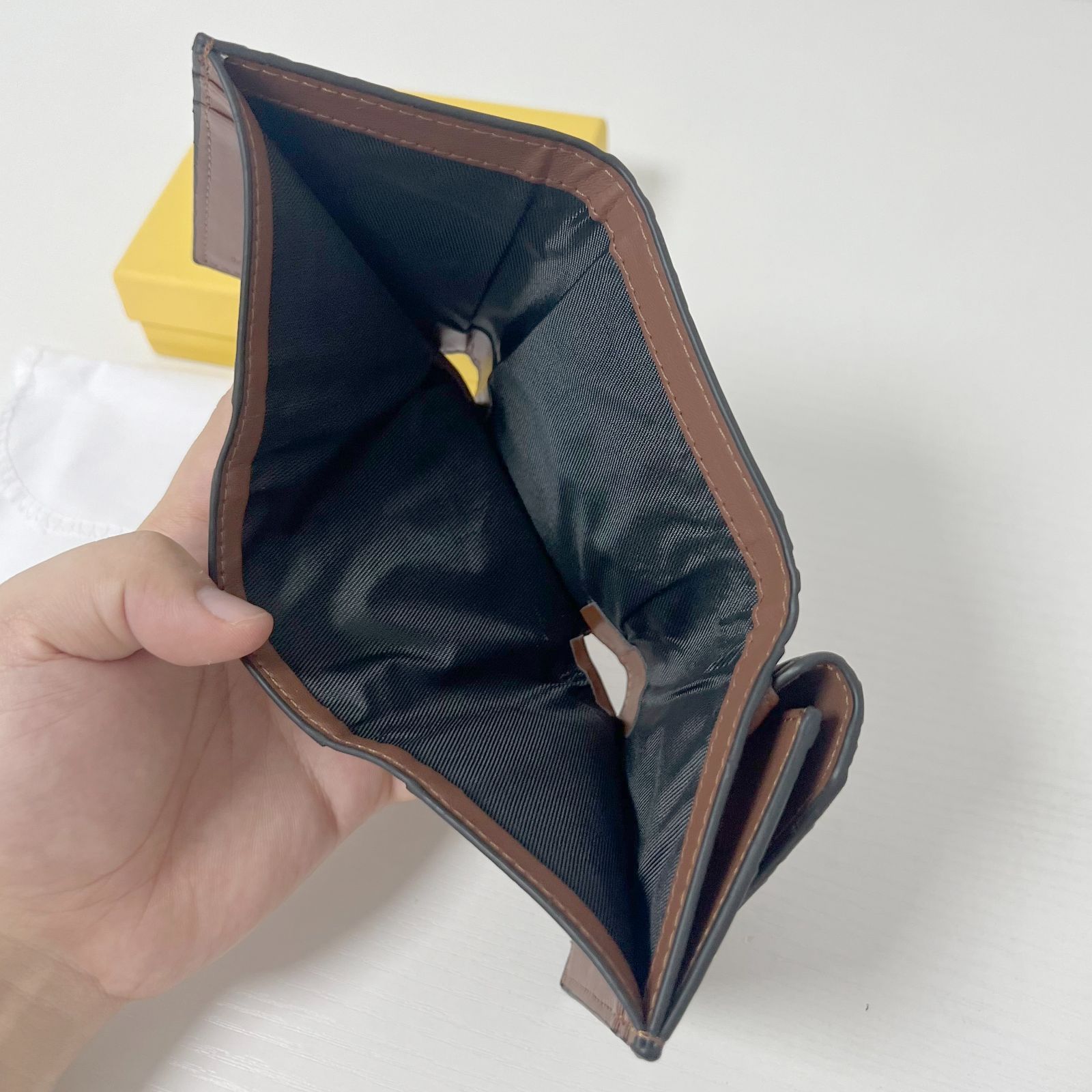 ✨極美品✨　FENDI ミニ財布　ズッカ　エンボス　FF金具　折り財布 極美品✨フェンディ Fendi 財布 三つ折り ミディアム FF
