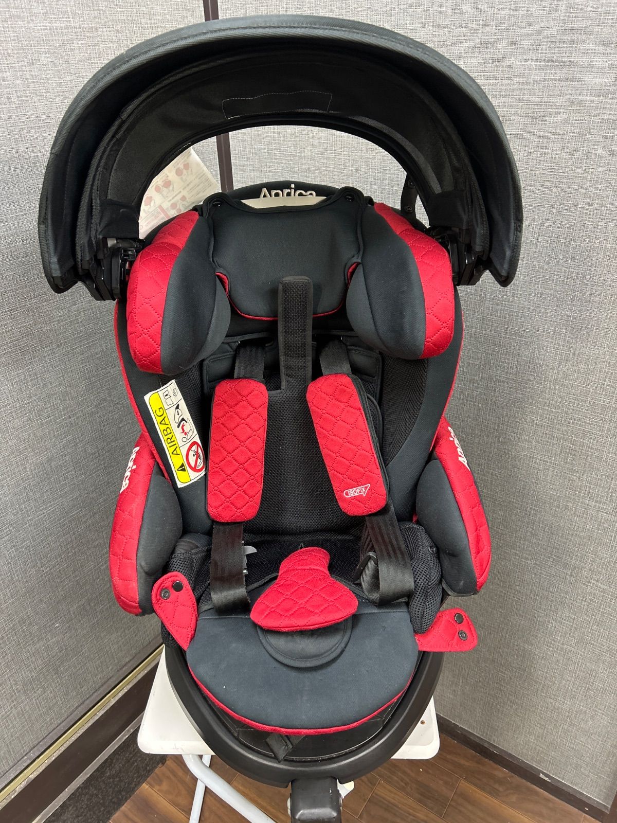 Aprica Fladea Grow チャイルドシート ブラックとレッド アップリカ