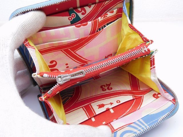 シルクイン コンパクト財布