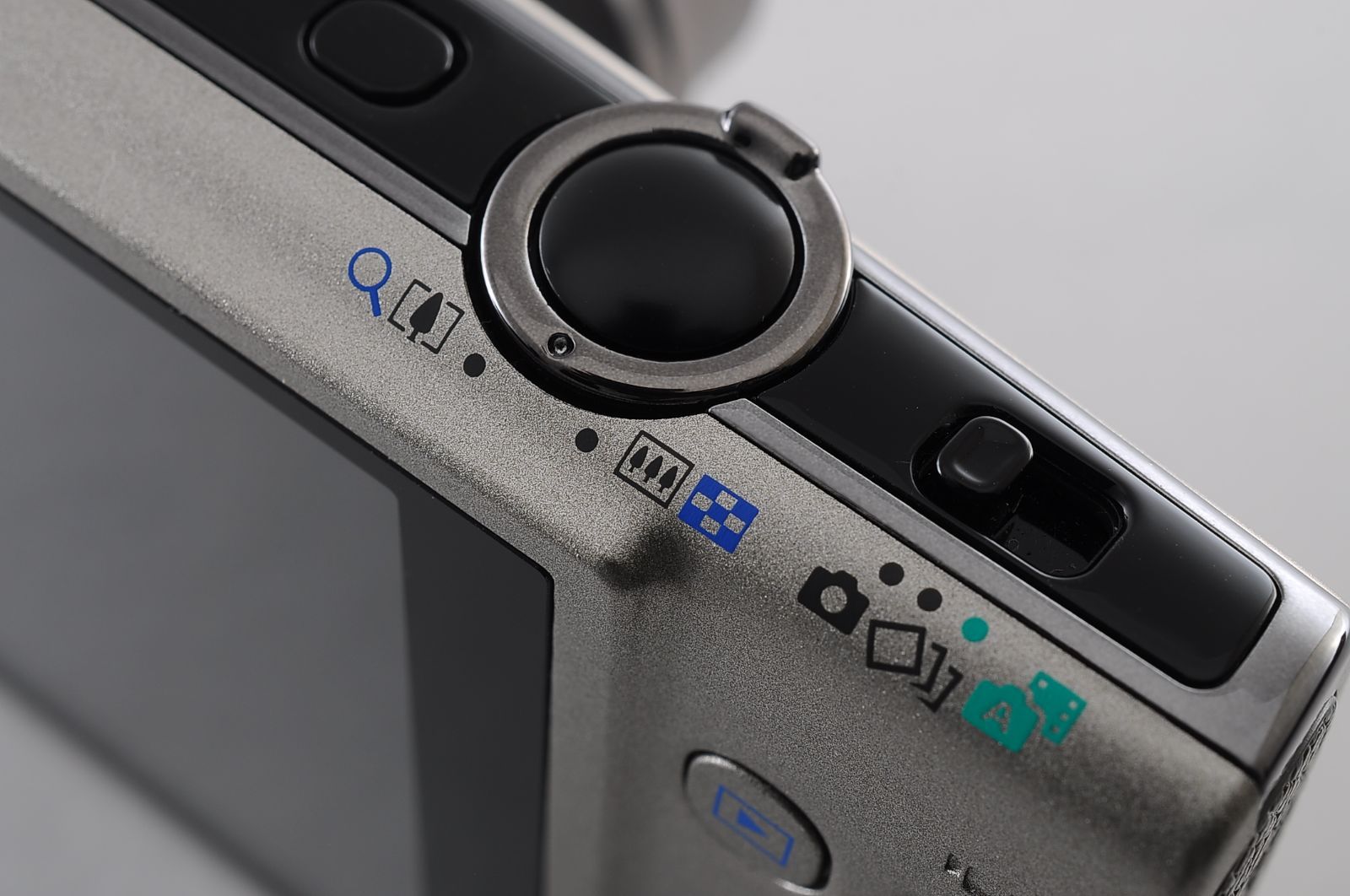  上品 Canon キヤノン IXY 650 コンパクトなのに高画質 持ち歩きに最適な1台 コンパクトデジタルカメラ デジタルカメラ