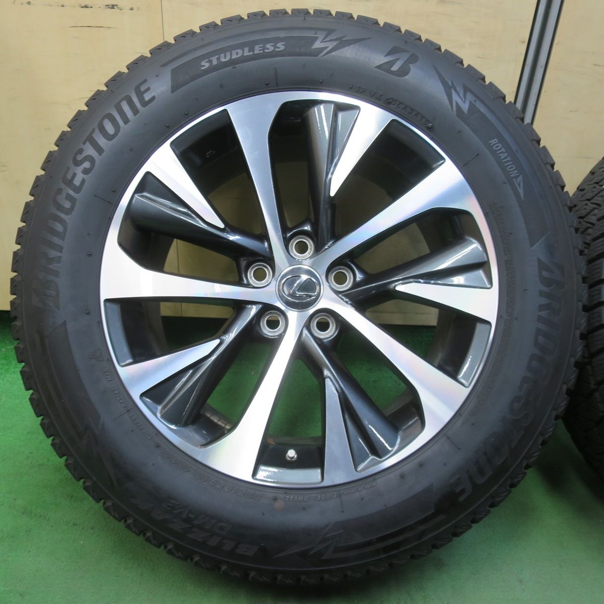 センサー付 バリ溝 キレイ 8.5分 レクサス 20系 RX 純正 235 65R18 スタッドレス ブリヂストン ブリザック DM-V3 18インチ PCD114.3 5H 5092701イス