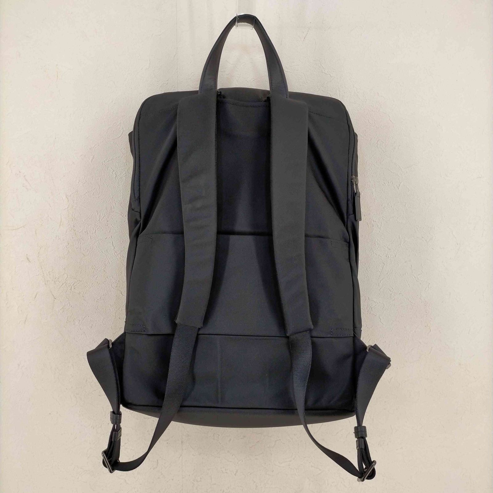 TUMI(トゥミ) リュックサック サシャ フラップバックパック 黒 TUMI(トゥミ) リュックサック サシャ フラップバックパック 黒