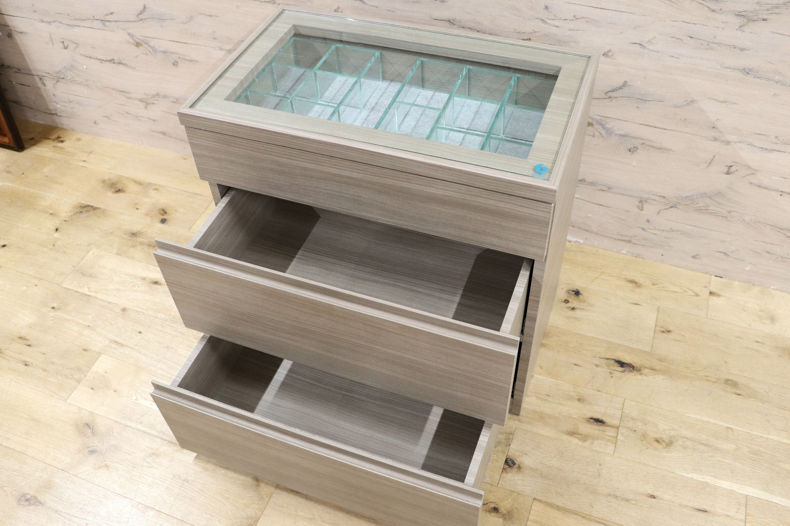 ベッドサイドチェスト