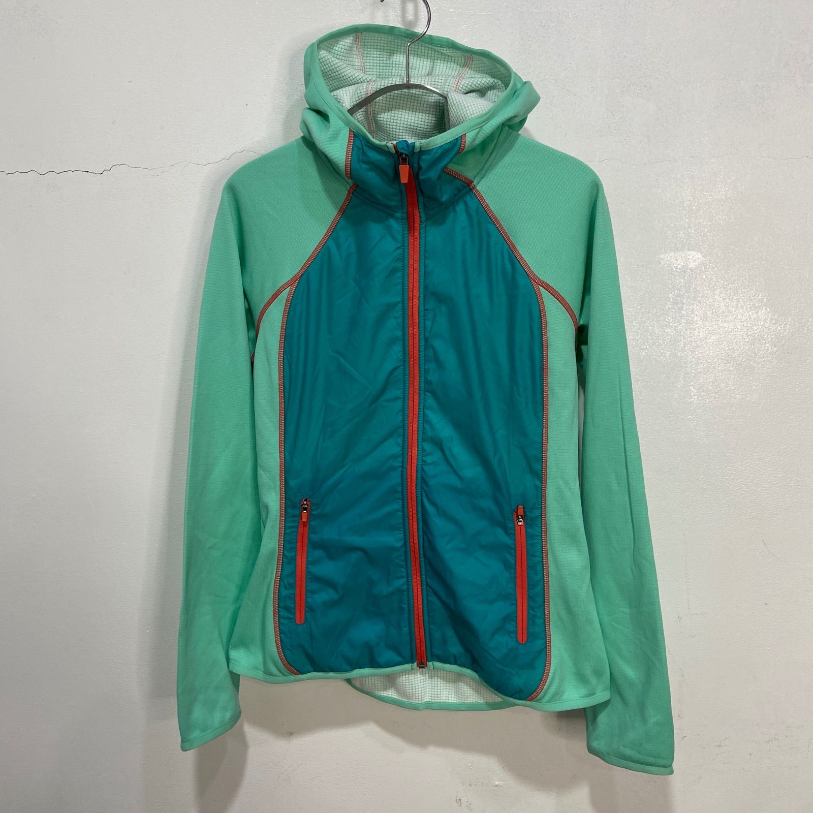 レビュー高評価の商品！ MERRELL☆メレル☆切り替えジップパーカー☆レディースS パーカー