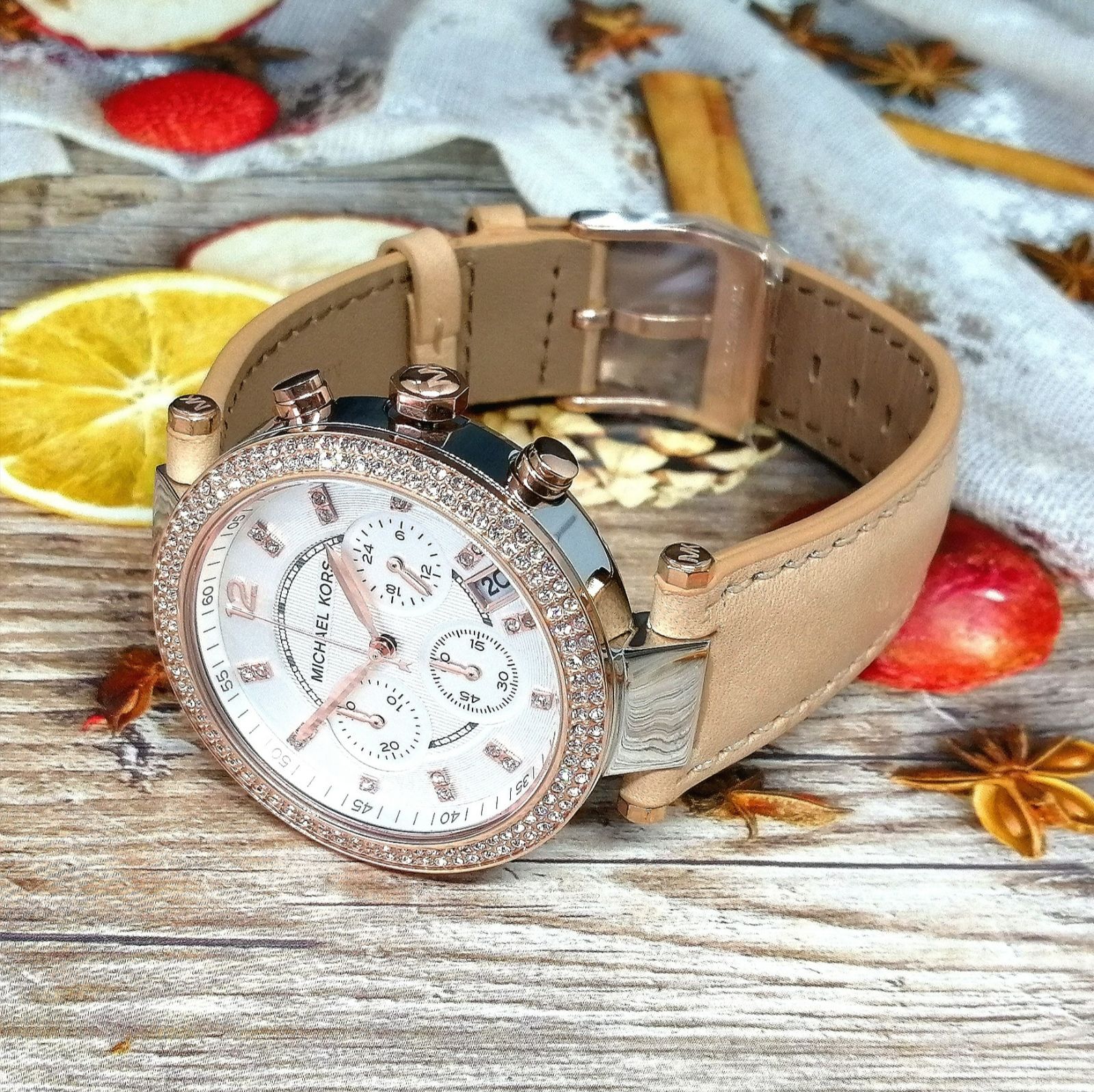 消費税無し コース✨パーカー✨レザーベルト✨レディース 【新品