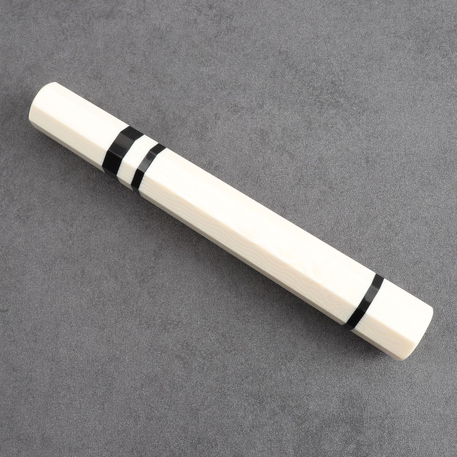先丸柳刃　本焼　八角柄　人工象牙 包丁の柄（約140mm）9寸（270mm）用八角柄 柳刃 先丸 蛸引 切付 手作り