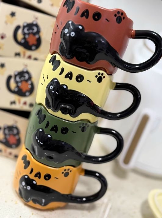 エンボス加工の子猫カップキュートでクリエイティブなカップルカップオフィス用セラミックコーヒーカップ黒猫の4点セット