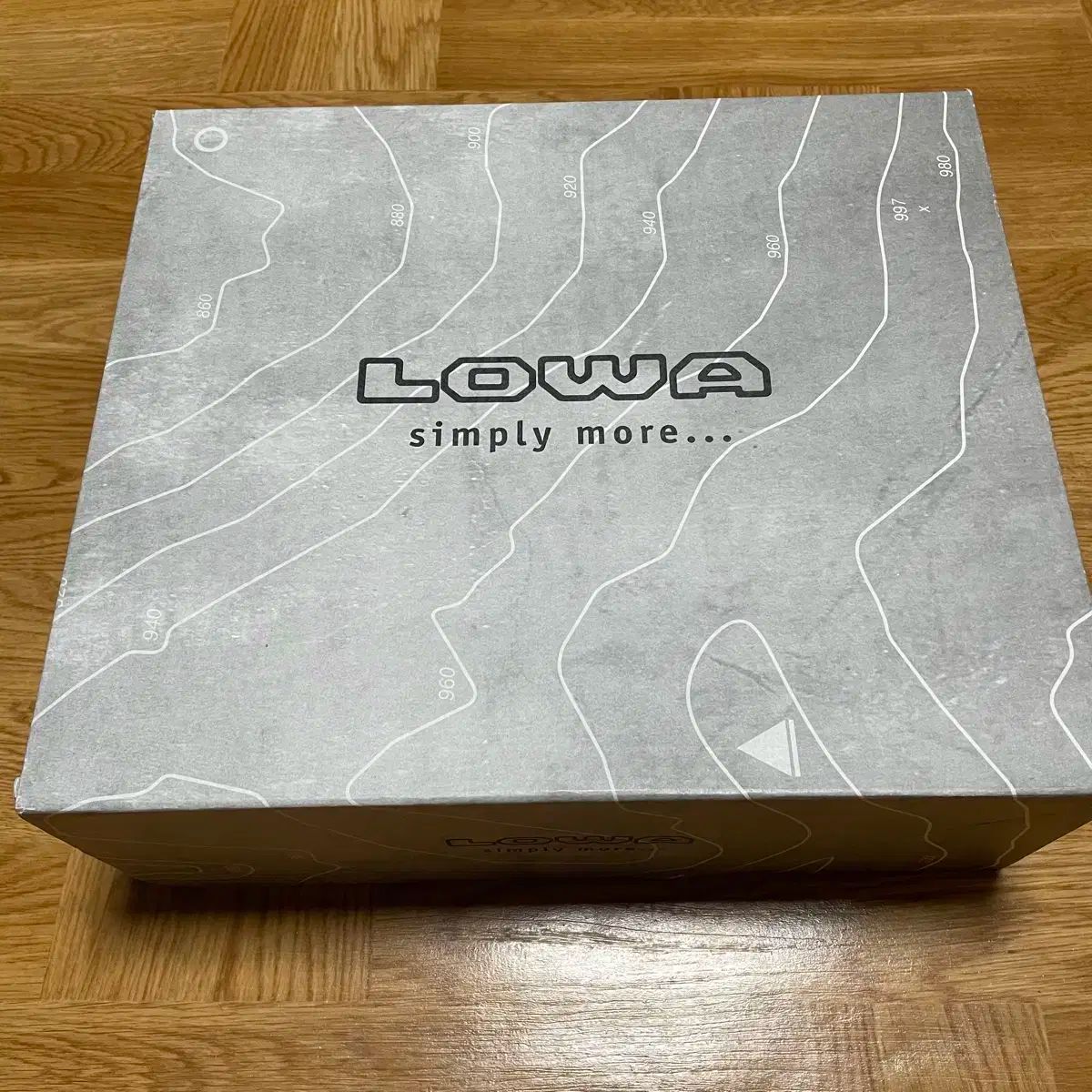 ダークブラウン