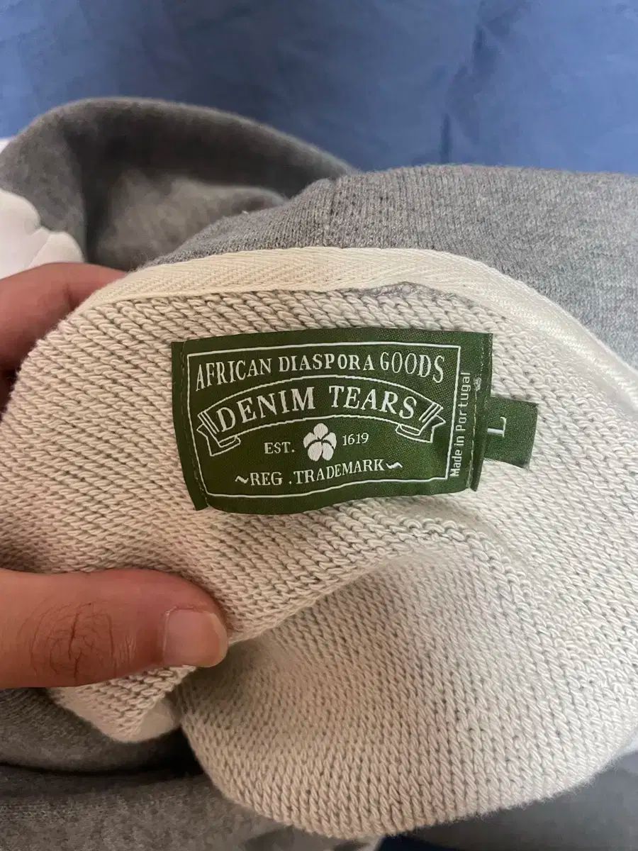 DENIM TEARS(デニムティアーズ) フード付きTシャツ