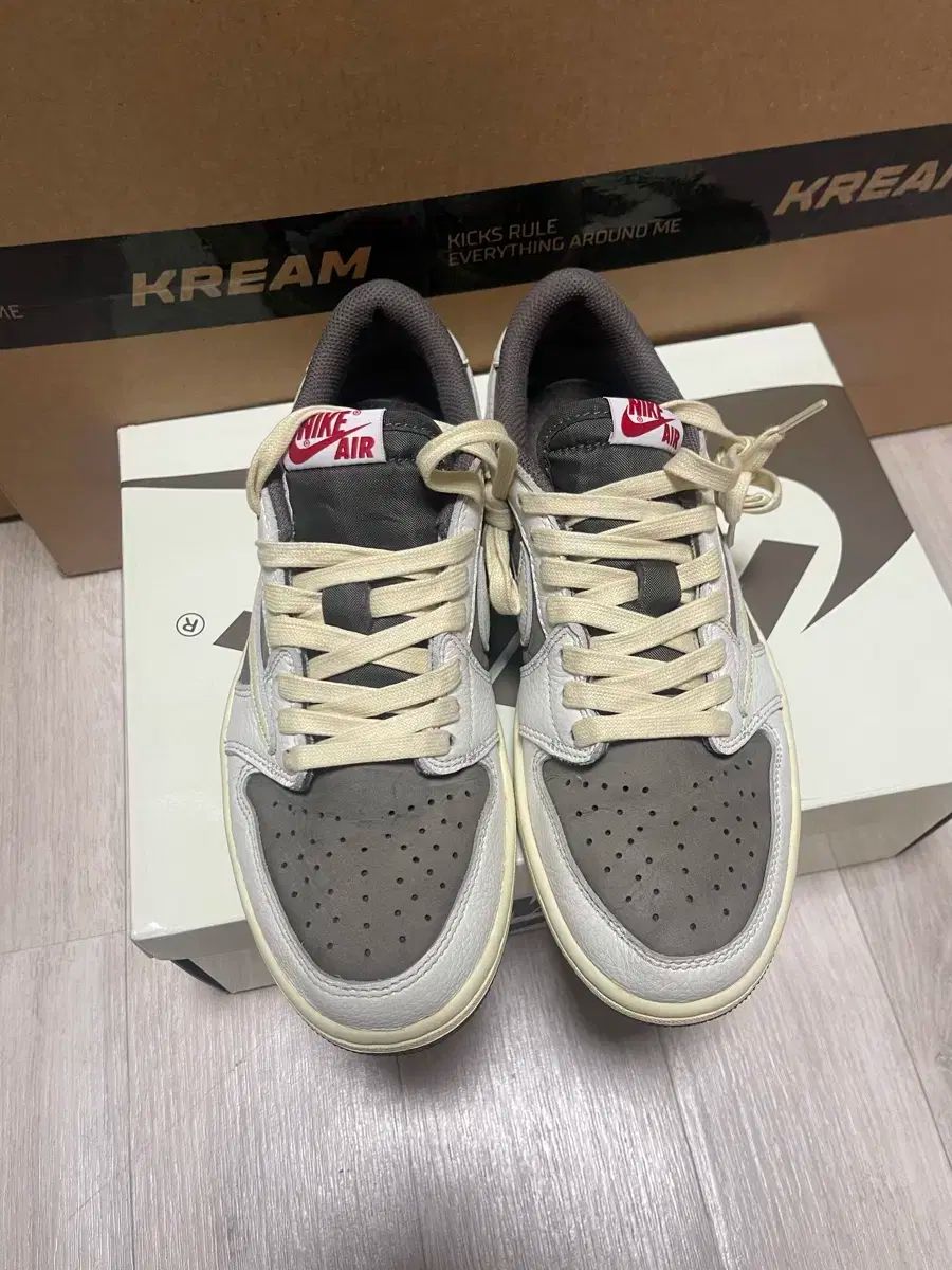 ジョーダン 1 トラヴィススコット ロー 240