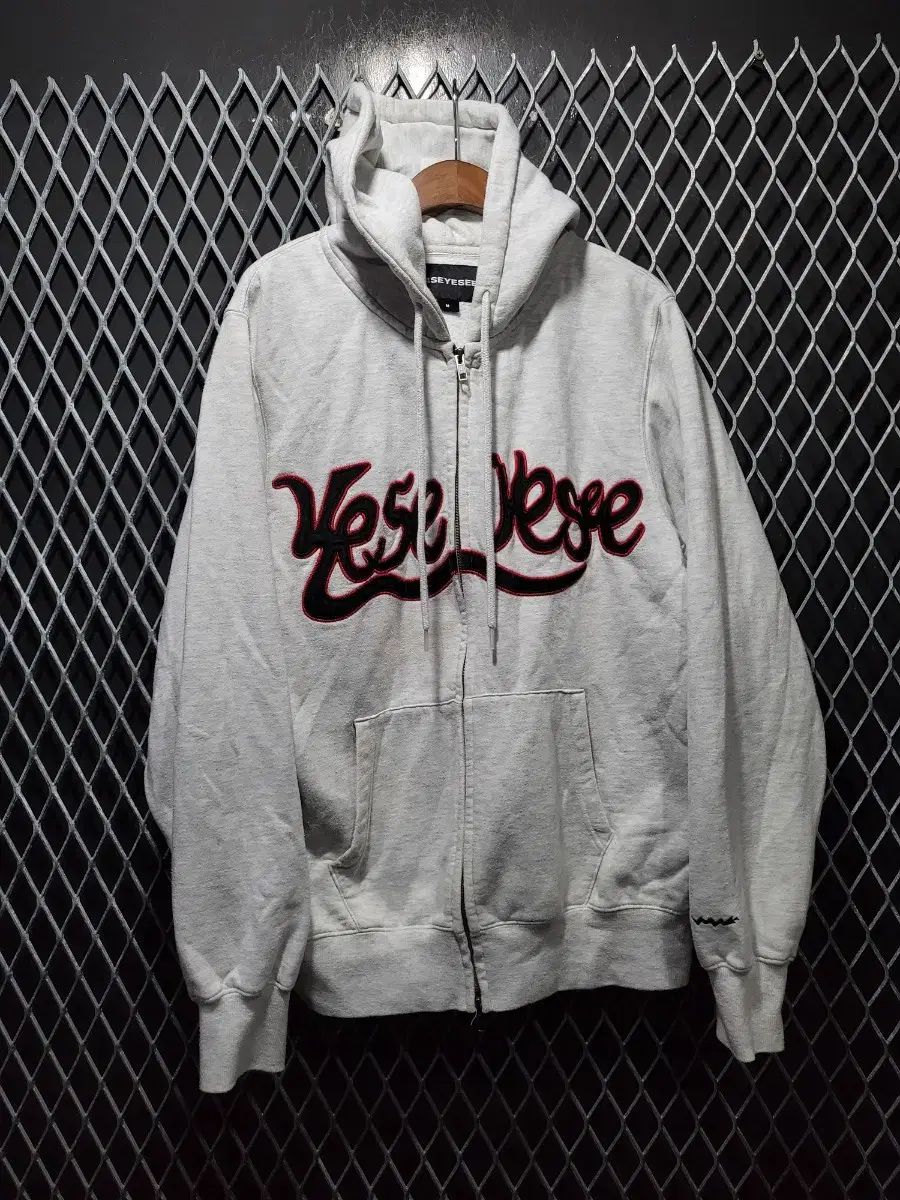 YESEYESEE ジップアップパーカー YESEYESEE(イェスアイシー) フード付き ジップアップパーカー