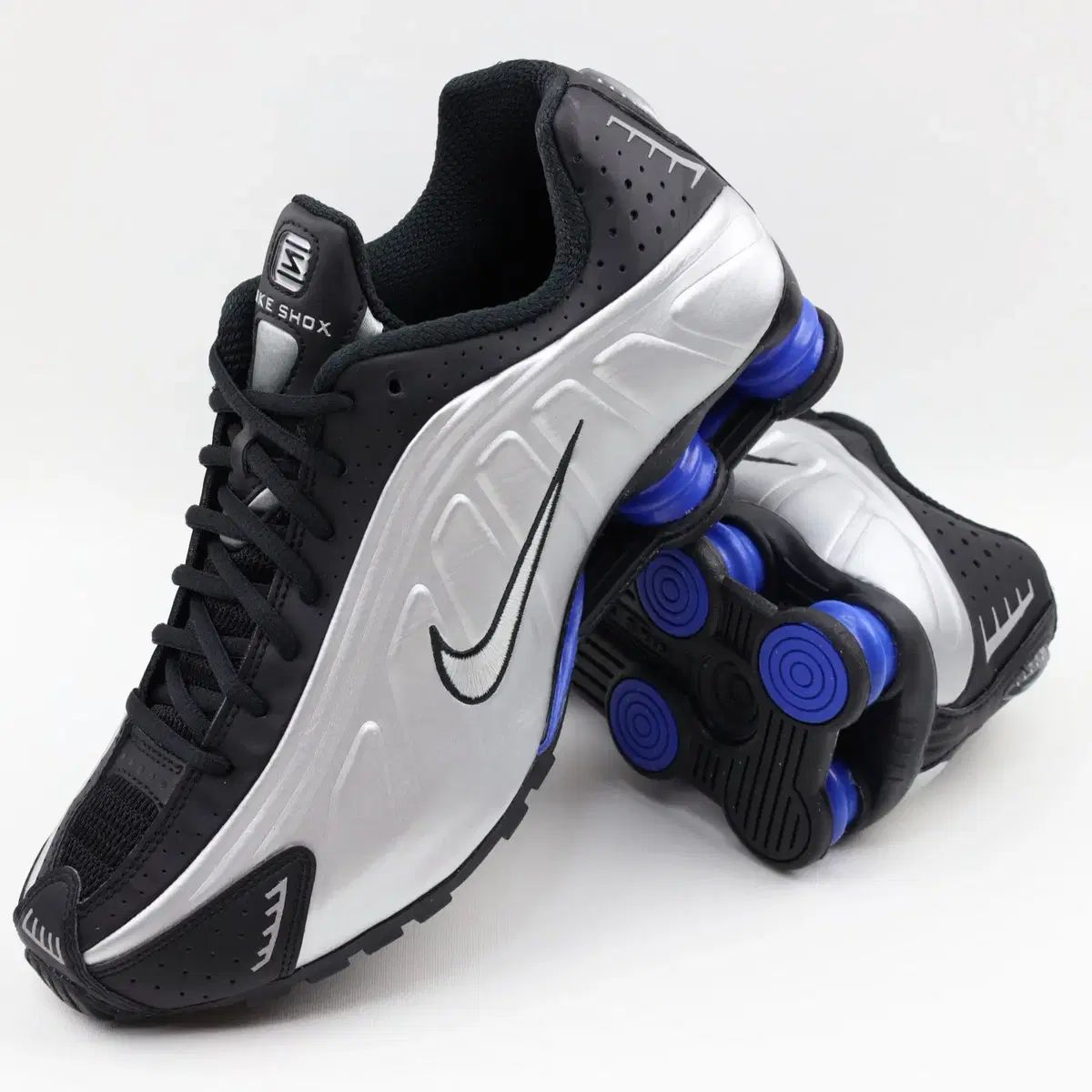 ナイキ ショックス R4 メタリックシルバー アンド ブラック AR3565-006