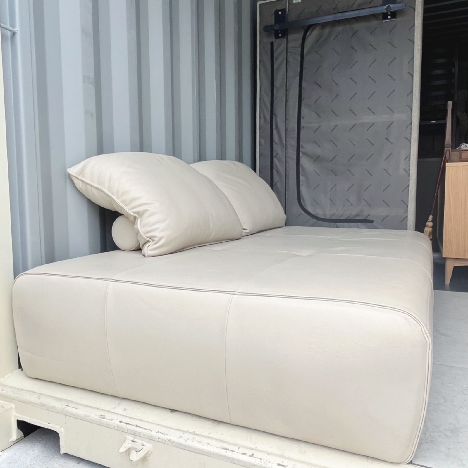 取付無料！ロルフベンツ アイボリー総本革クッション付きソファベッド