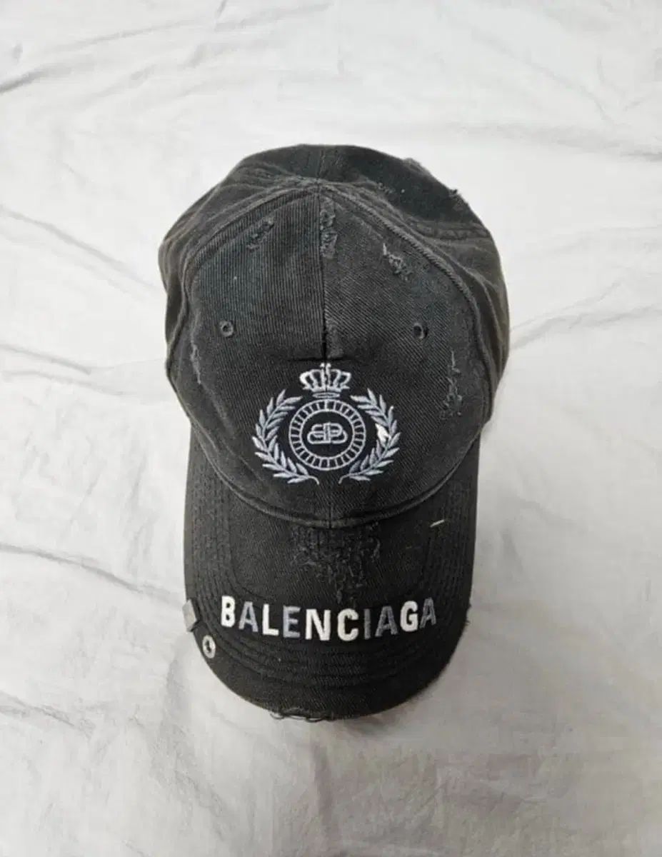 BALENCIAGA バレンシアガ キャップ 帽子 ダメージ CAP帽子