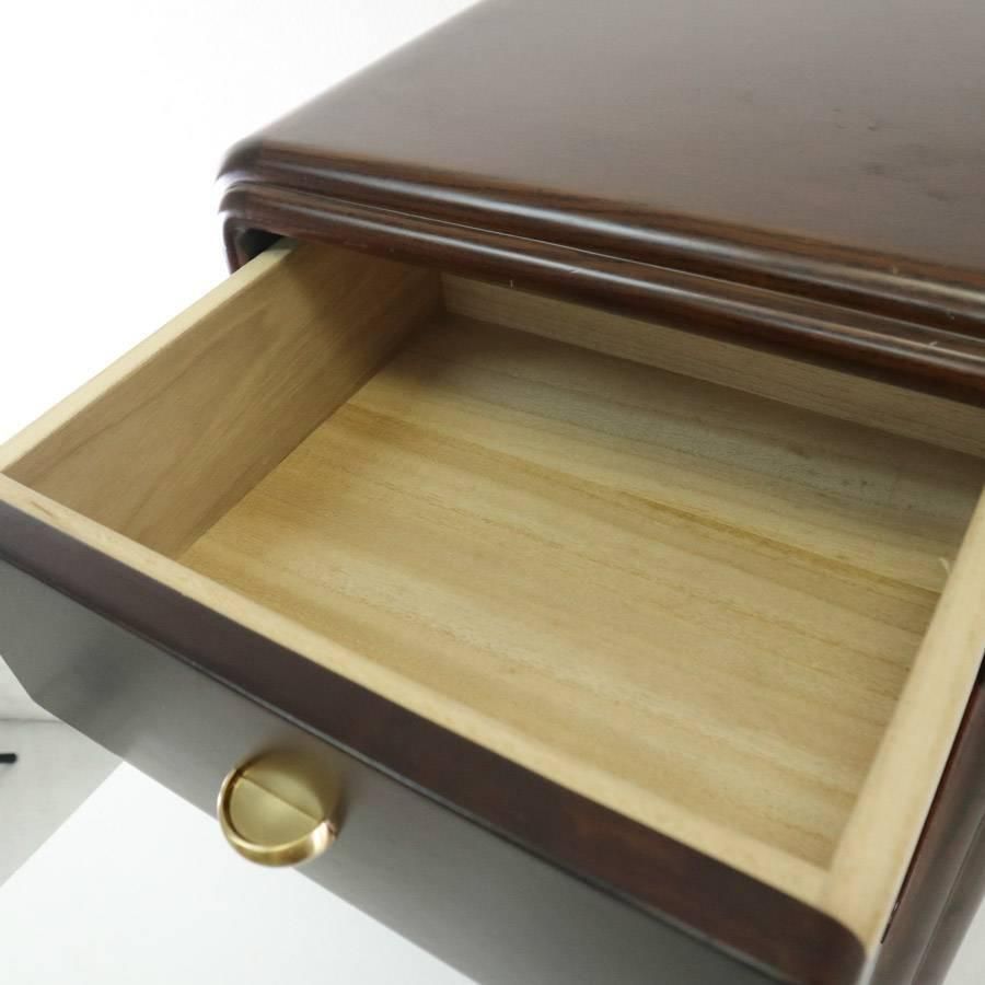 ナイトテーブル