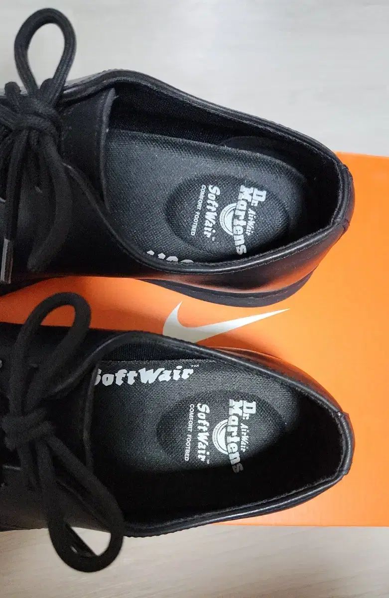 DR. MARTENS