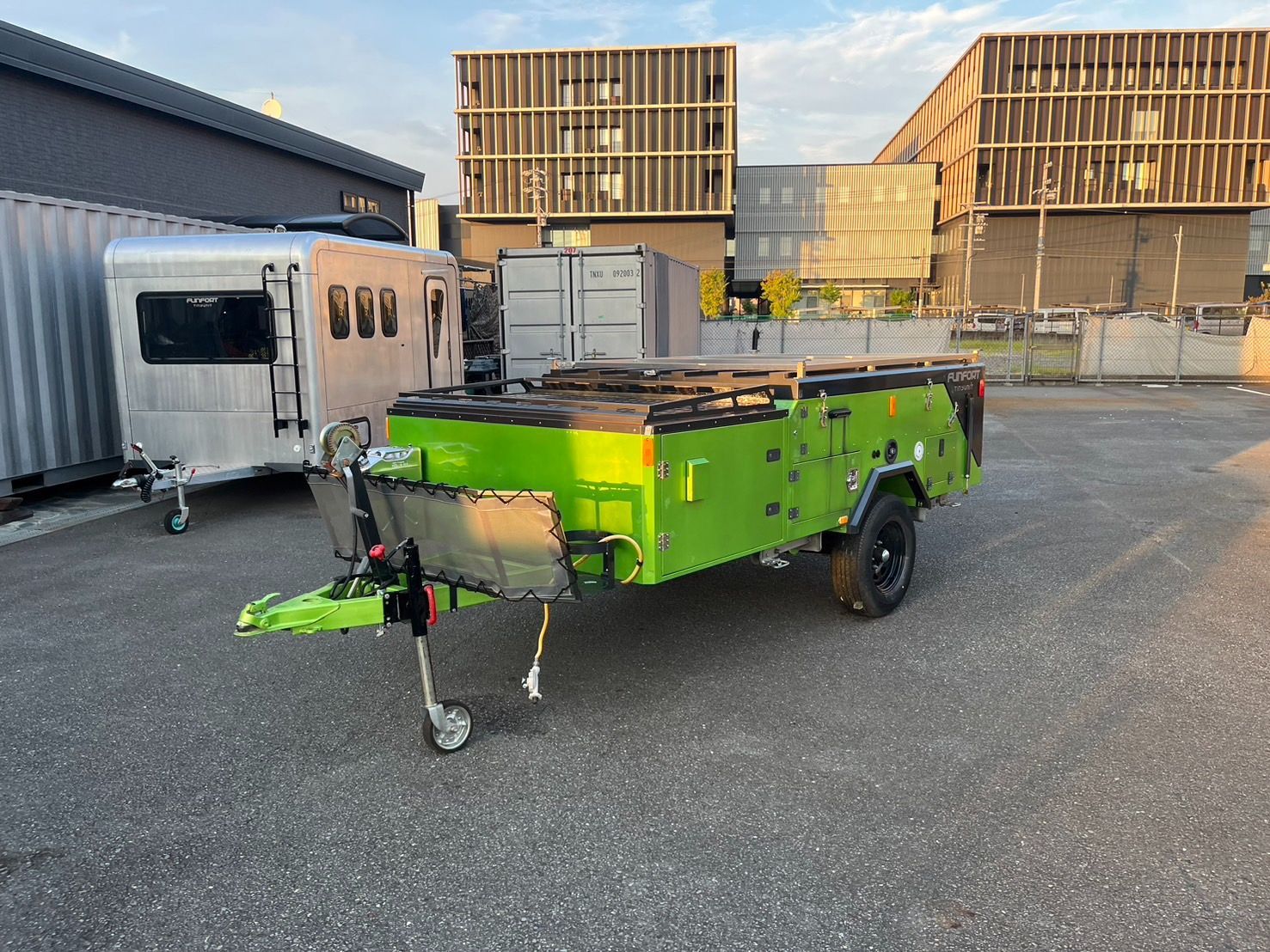 テント展開型トレーラー ナンバー登録不可