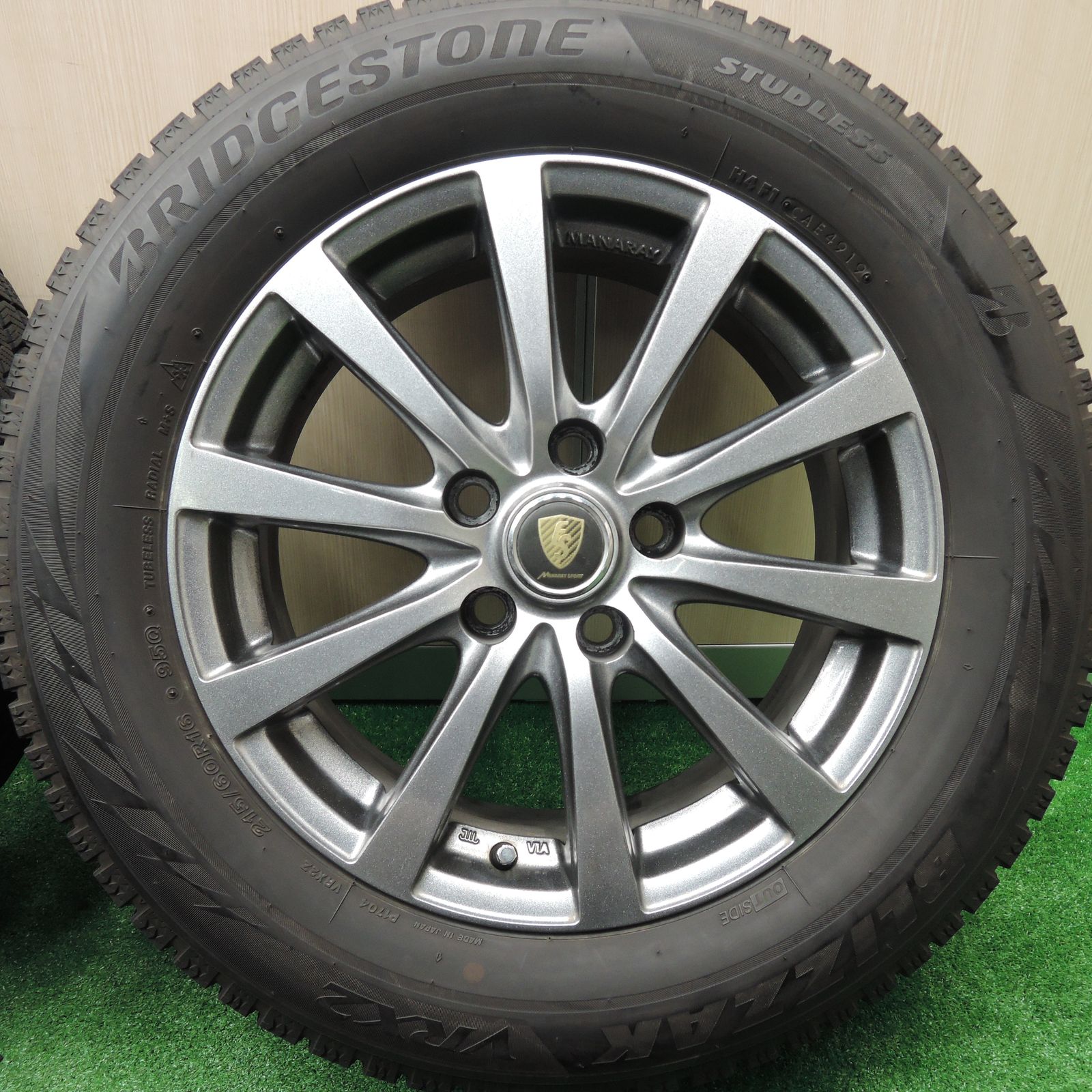 送料無料*バリ溝！キレイ！9.5分☆スタッドレス 215/60R16 