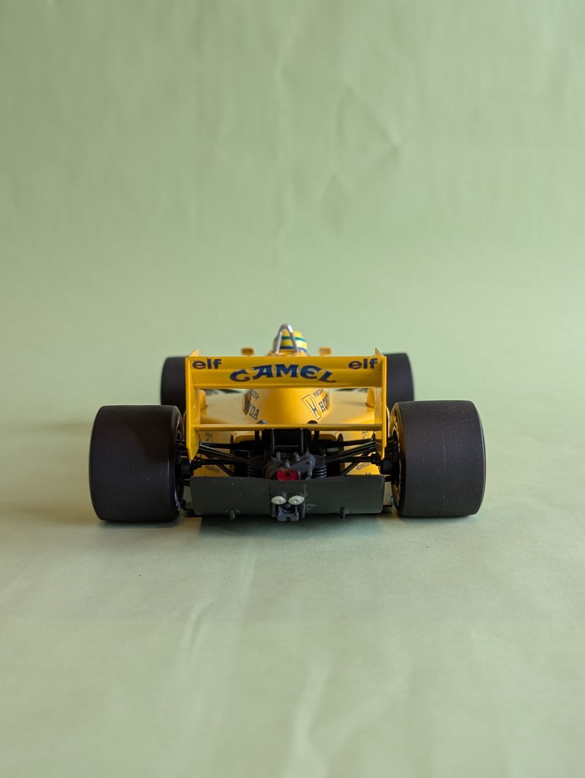 ロータス最後の輝き 1/18 ロータス99T アイルトン・セナ 【公式通販】