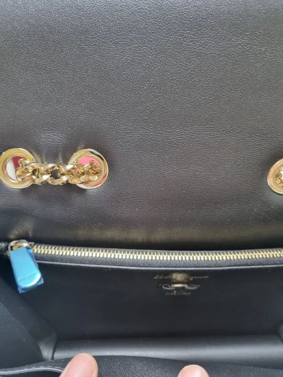 フェラガモ 金装クロス