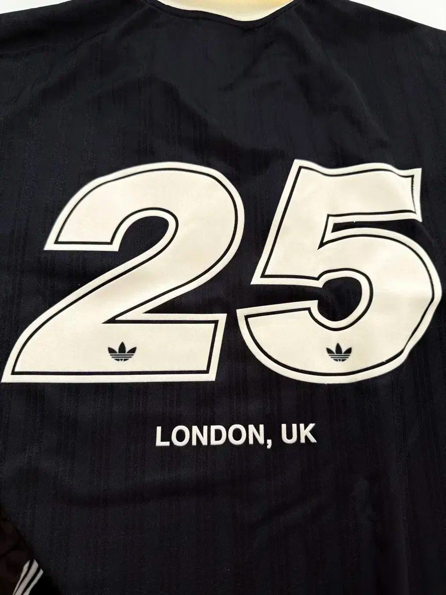oasis×adidas フットボールシャツ　ロンドン限定モデル　未開封品 Oasis Live25 ロンドン限定フットボールシャツ オアシス
