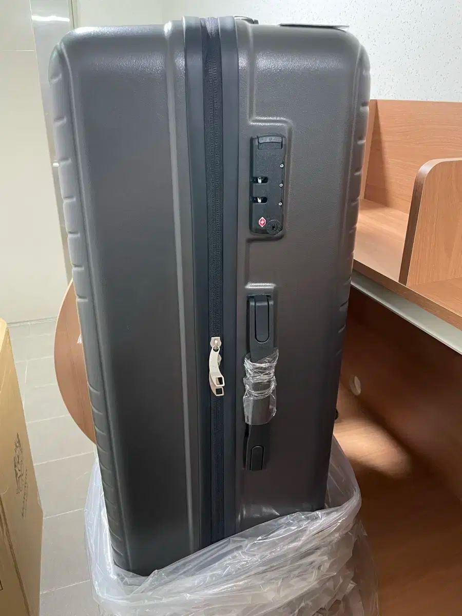 モンクロス SPYDER スパイダー 28 インチ キャリーケース スーツケース