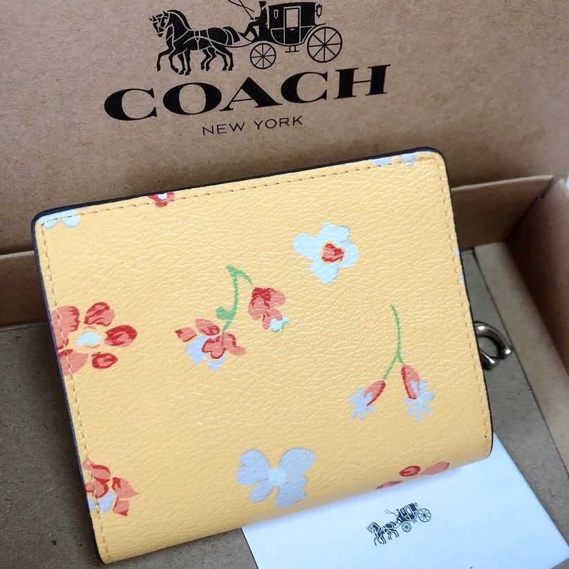 新品コーチ COACH 折りたたみ財布 イエロー 花柄 フローラル - メルカリ 