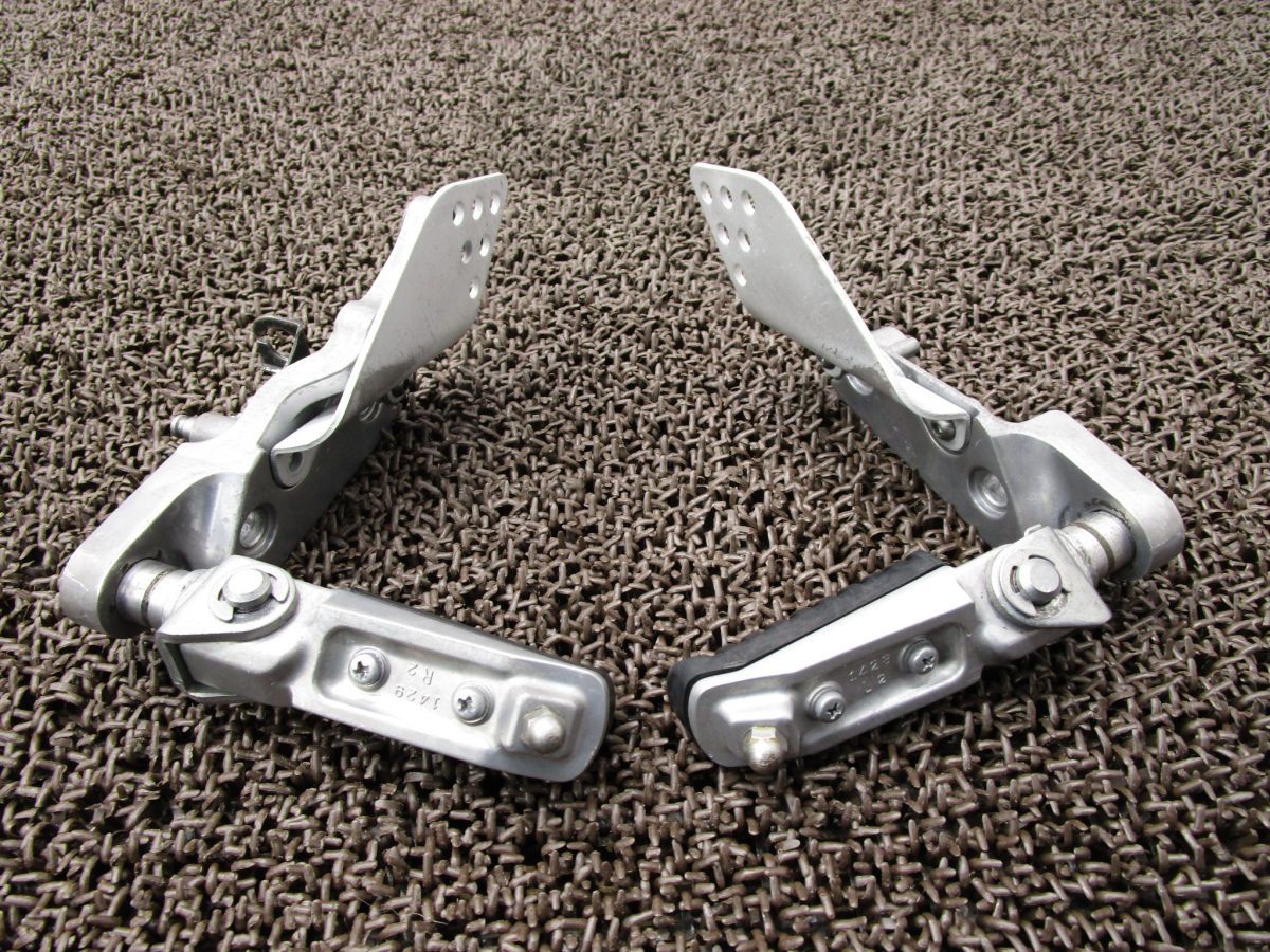 ZRX1100 メインステップ ステー 左右 △A5797 ZRT10C カワサキ ZXT10CE キャブ車 DECORATOM_COM_BR