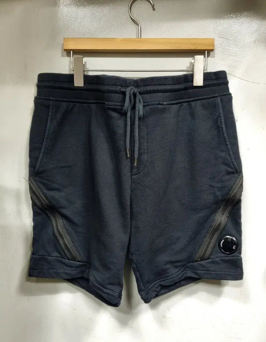 CP カンパニー ハーフパンツ