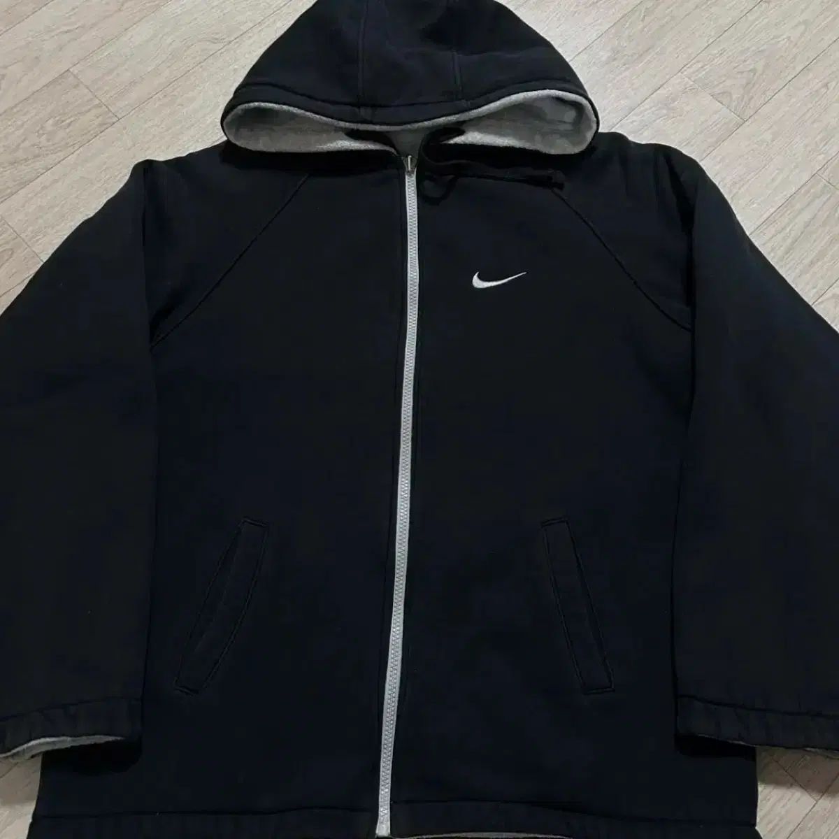 NIKE