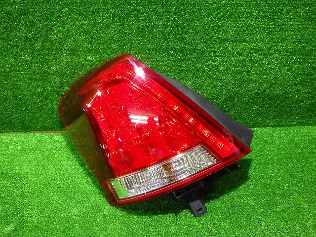 200マジェスタ 左テールレンズ URS206/207 30-362 トヨタ LED玉